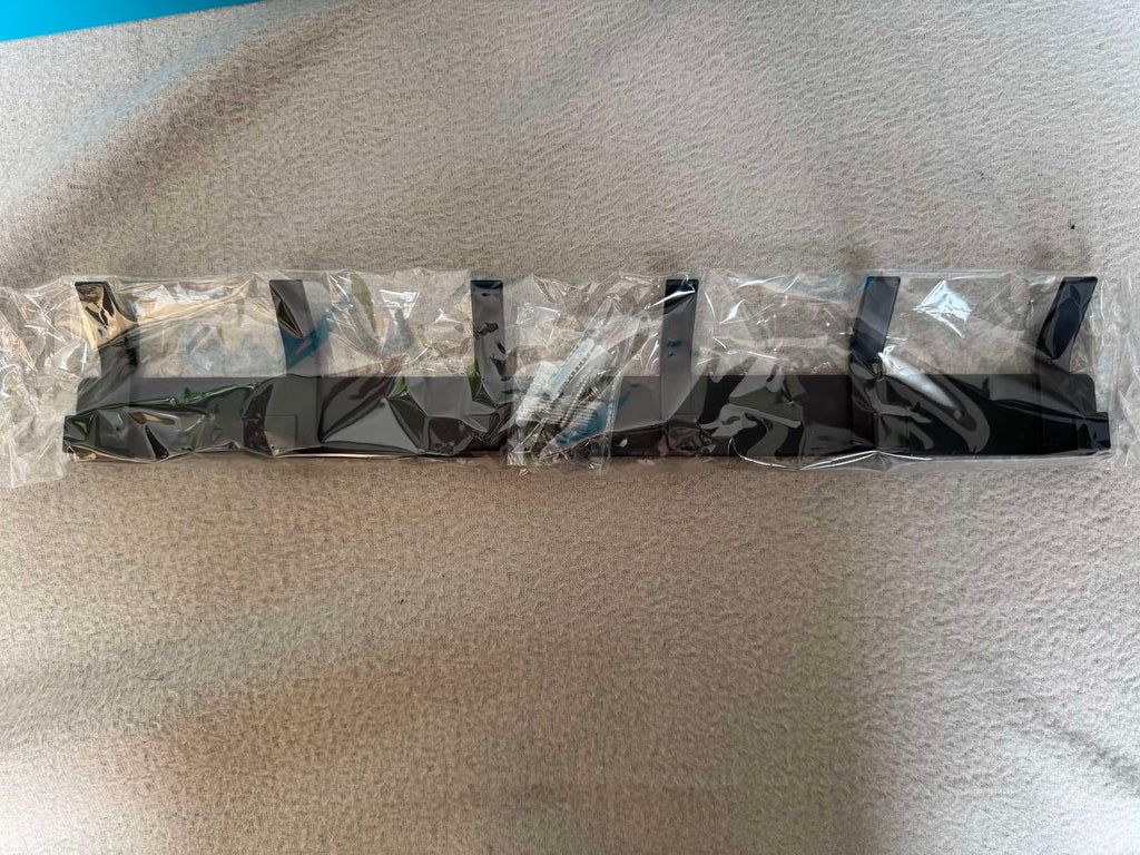 45 cm-es fekete fali fogas – 6 akasztóval