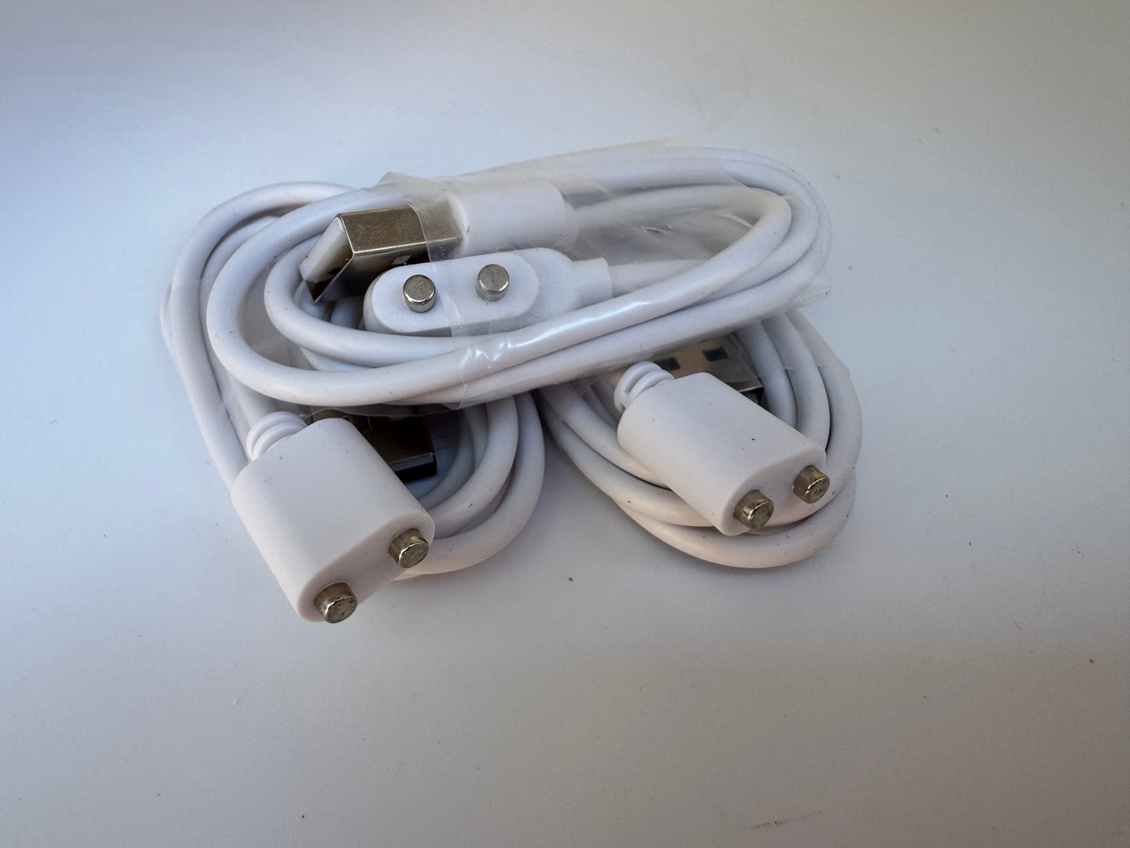 Mágneses USB-C töltőkábel – 2 tűs mágnescsatlakozós töltőkábel okosóra és LED lámpa töltéséhez