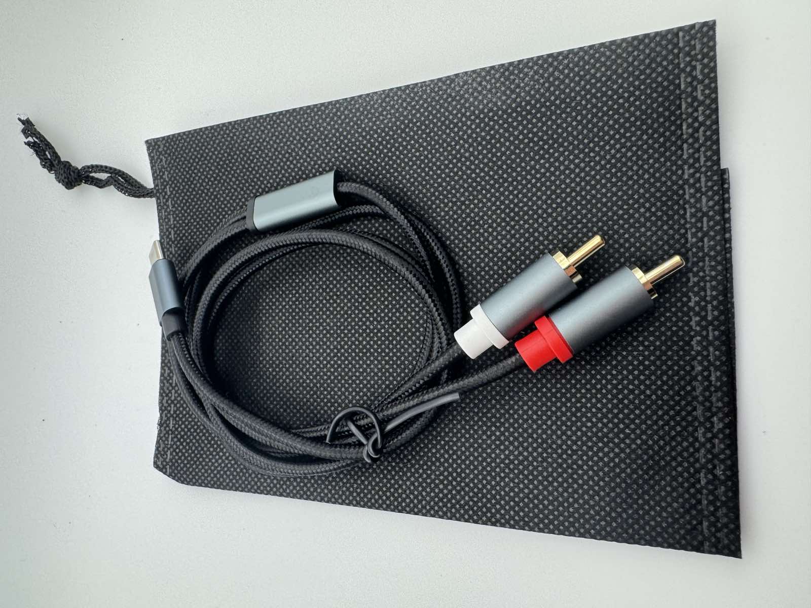 USB-C – 2 RCA Audio/Video Kábel